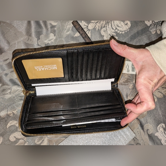 Michael Kors black patent wallet NWT - Picture 3 of 8